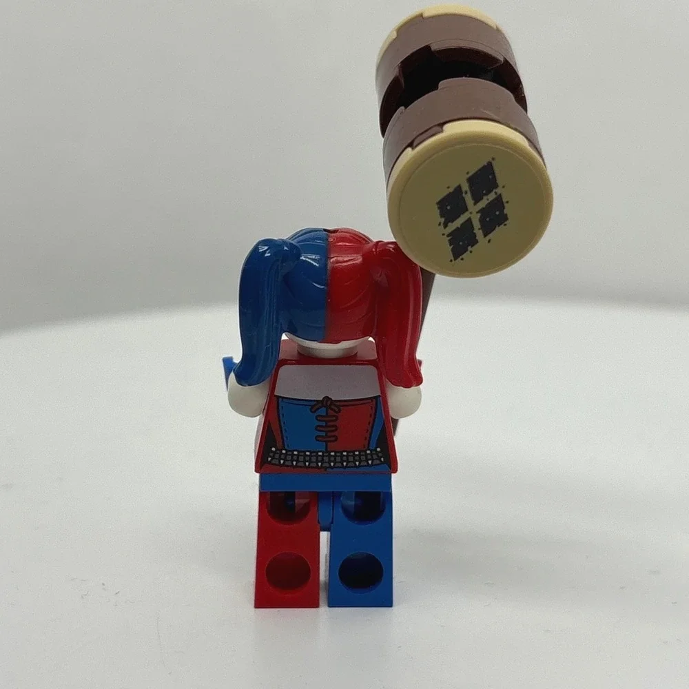 LEGO DC SuperHeroes Harley Quinn Minifigure sh273 Red Blue Mallet Hammer 2 faces